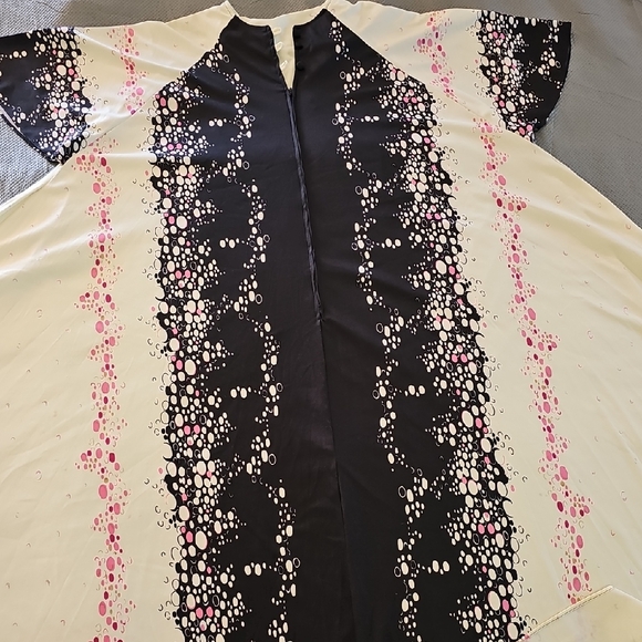 Elegant Black and Cream Maxi Dress - Picture 1 of 4